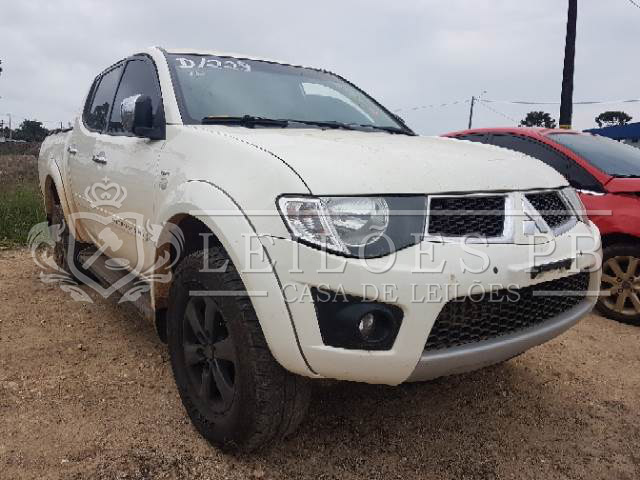 LOTE 034 - MITSUBISHI L200 TRITON HPE 3.2 TURBO 2011