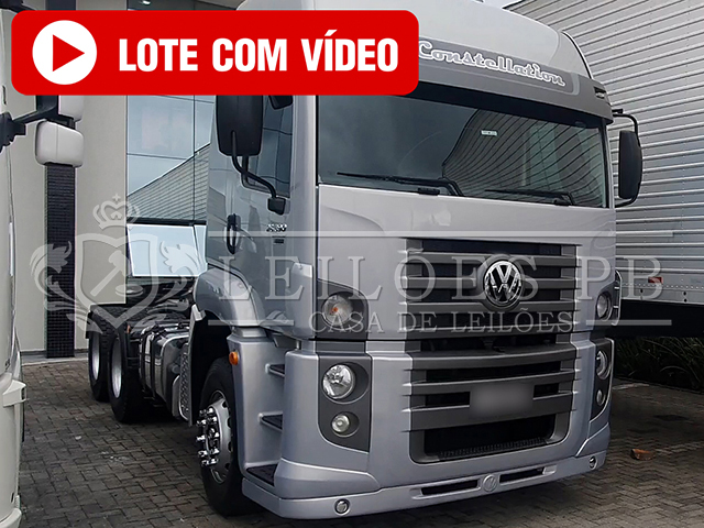 LOTE 007 - VOLKSWAGEN 26-390 E Constel. 6x4 2p (E5) 2013