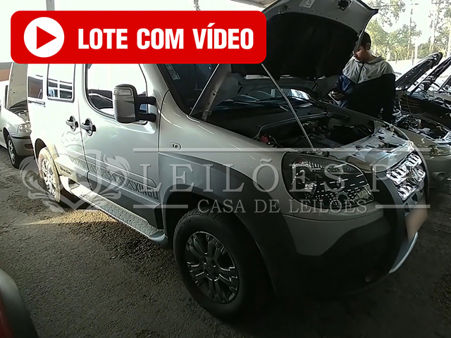 LOTE 018 - Fiat Doblò Adventure Xingu 1.8 16V (Flex) 2013