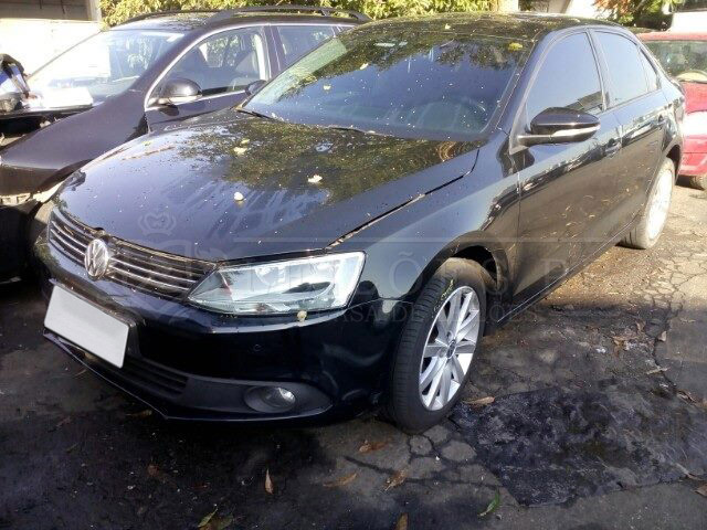 LOTE 015 - Volkswagen Jetta 2.0 Trendline 2016