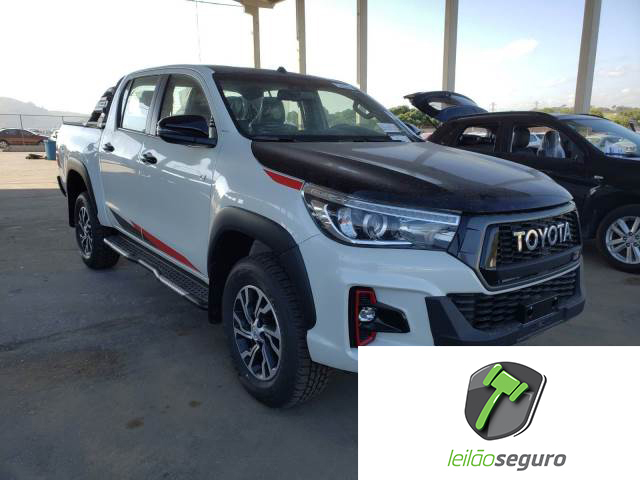 LOTE 028 TOYOTA HILUX CD SRX 2.8 2020.