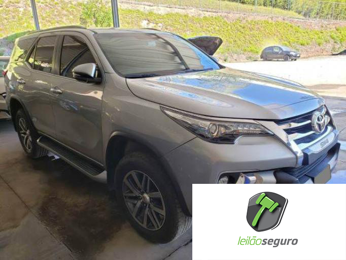 LOTE 010 TOYOTA HILUX SW4 2018