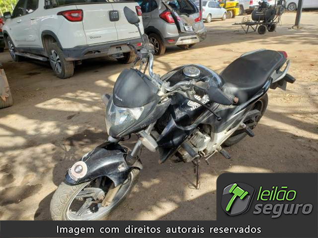 LOTE 013 - HONDA CB 300 R 2014