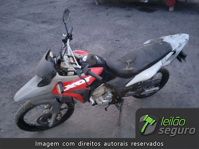 LOTE 044 - HONDA XRE 300 2017